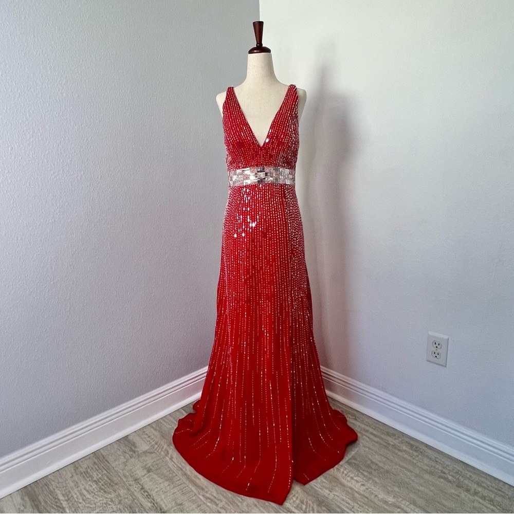 Glam Red & Silver Gown 🌹
